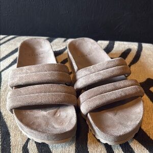 Varley Women's Taupe Slide Sandals size 7